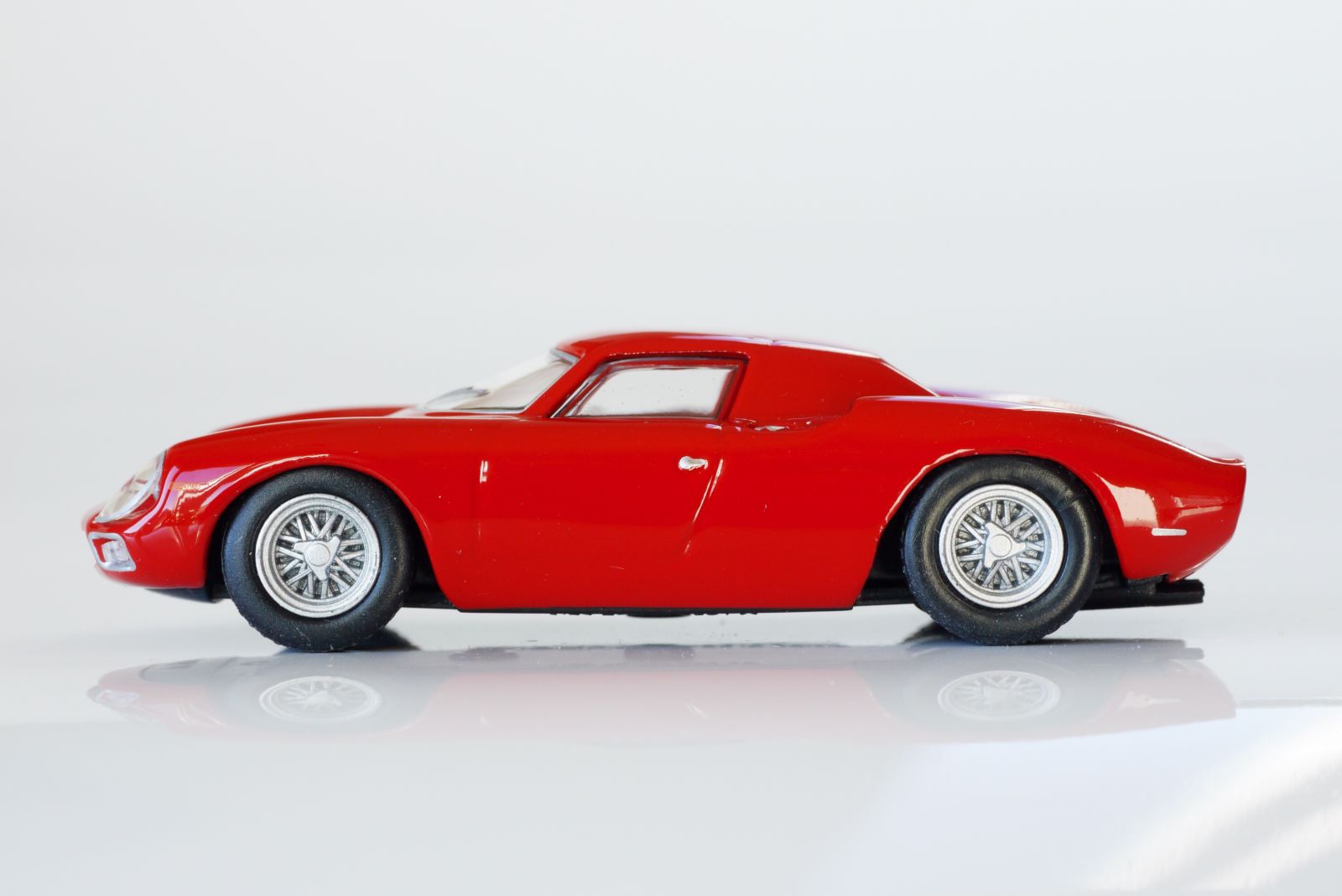Illustration for article titled Kyosho Ferrari 7 1/64 #4 - Project Prancing Horse #5 - 1963 Ferrari 250 LM