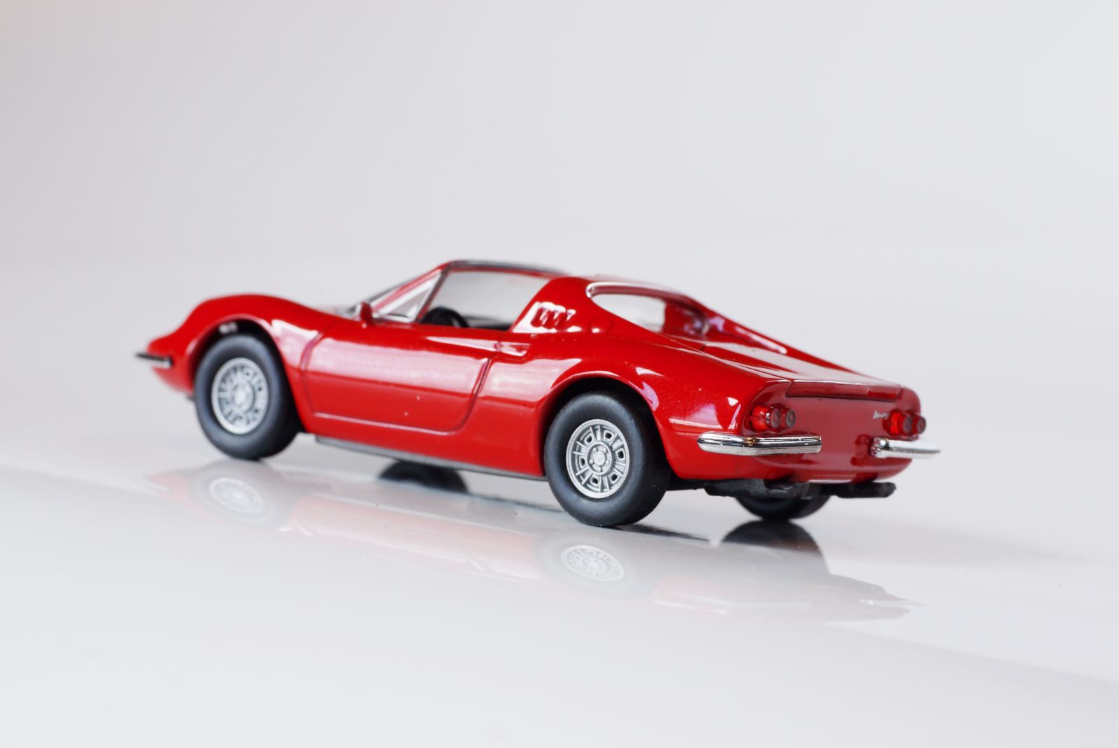 Illustration for article titled Kyosho Ferrari 4 1/64 #9 - Project Prancing Horse #10 - 1972 Dino 246 GTS