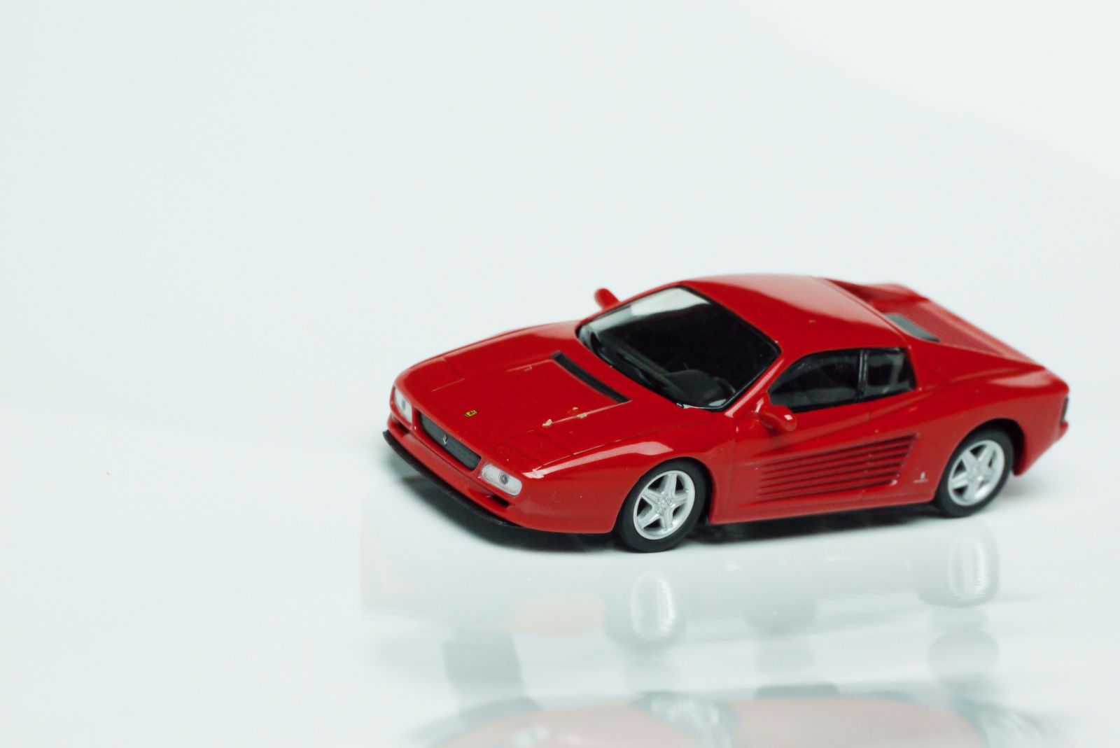 Illustration for article titled Kyosho Ferrari 4 1/64 #27 - Project Prancing Horse #27 - 1991 Ferrari 512 TR