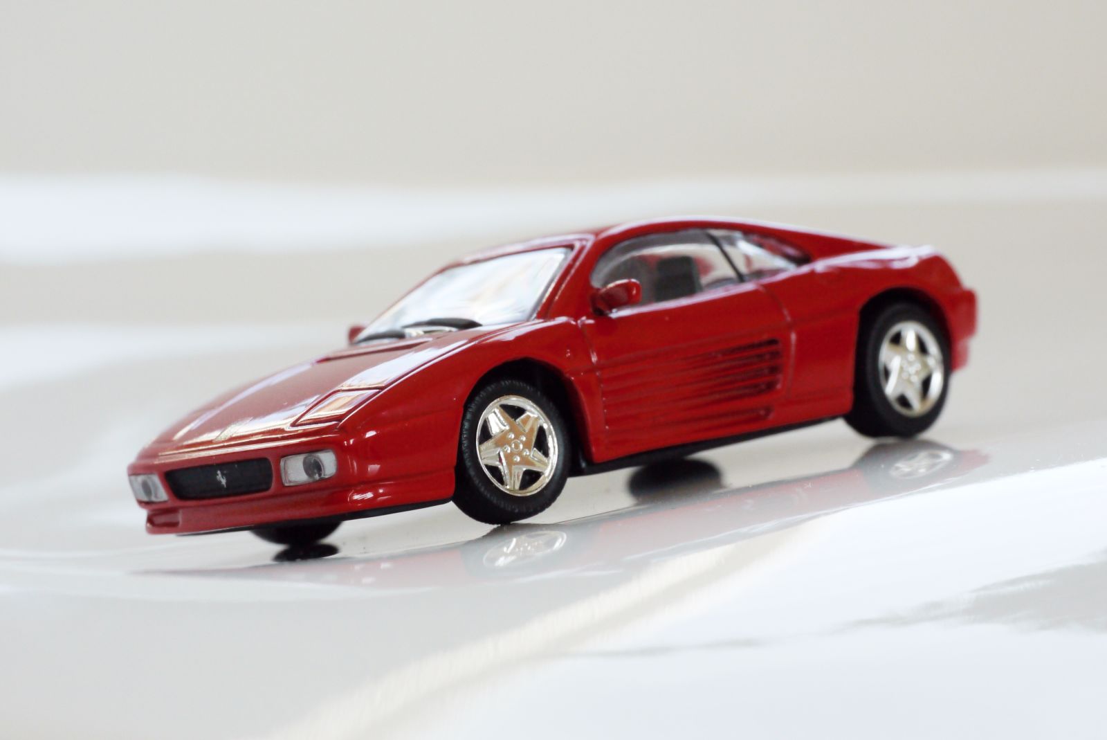 Illustration for article titled Kyosho Ferrari 2 1/64 #33 - Project Prancing Horse #33 - 1992 Ferrari 348 GTB