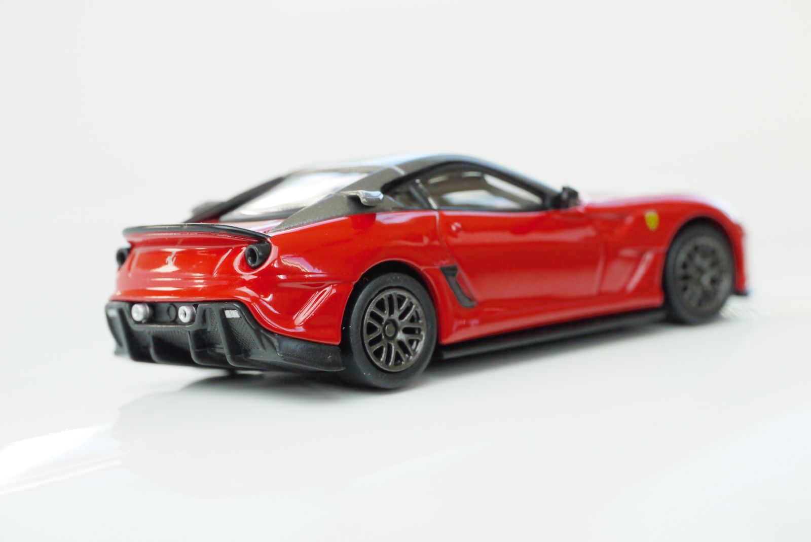 Illustration for article titled Kyosho Ferrari 8 1/64 #64 - Project Prancing Horse #64 - 2010 Ferrari 599XX