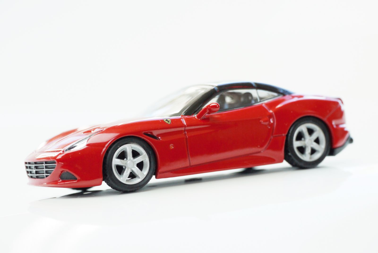 Illustration for article titled Kyosho Ferrari 10 1/64 #72 - Project Prancing Horse #72 - 2014 Ferrari California T