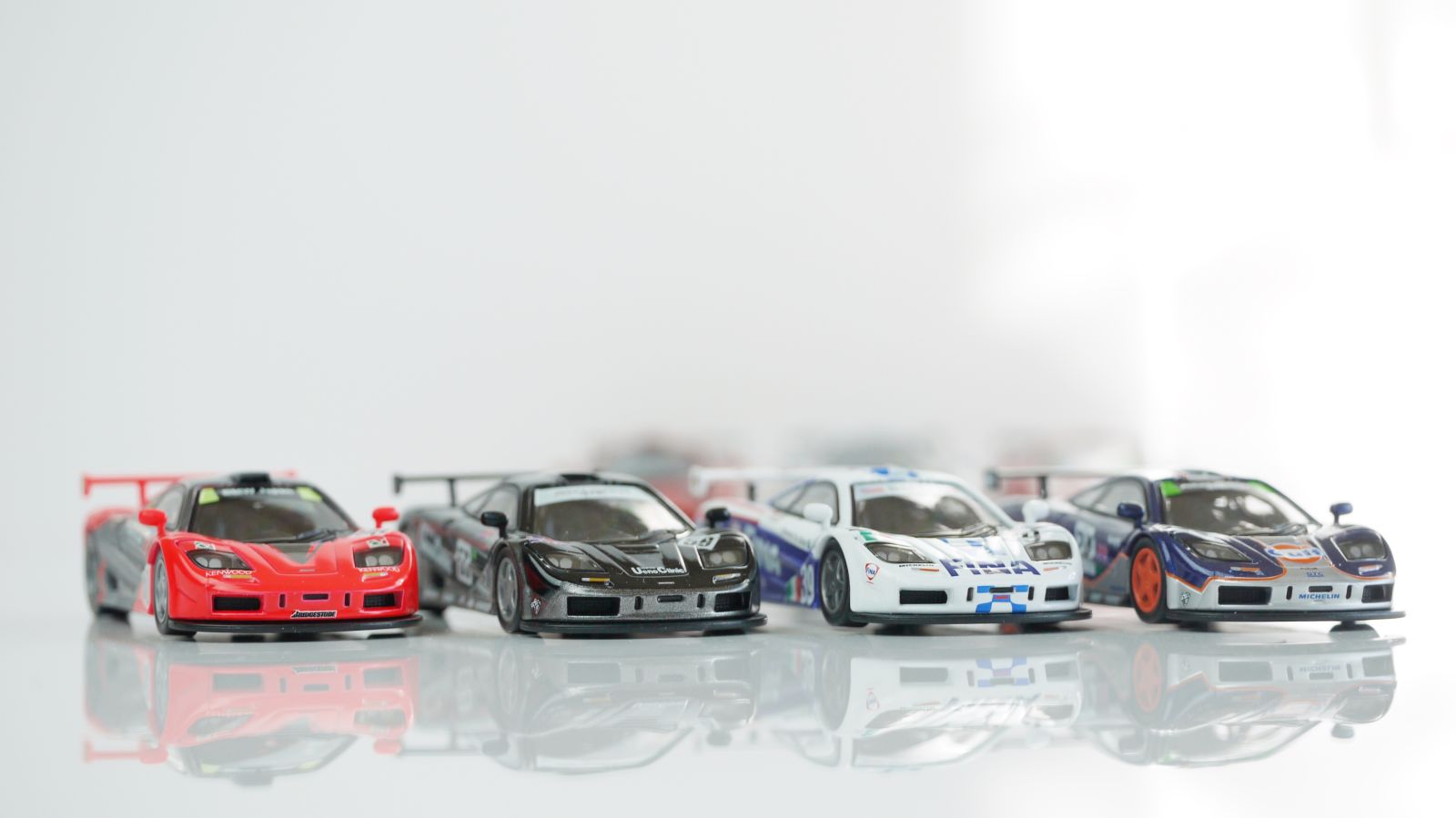 Illustration for article titled Kyosho British Sports Car collection 1/64 #77 - Project Speeding Kiwi #2 - 1995 McLaren F1 GTR
