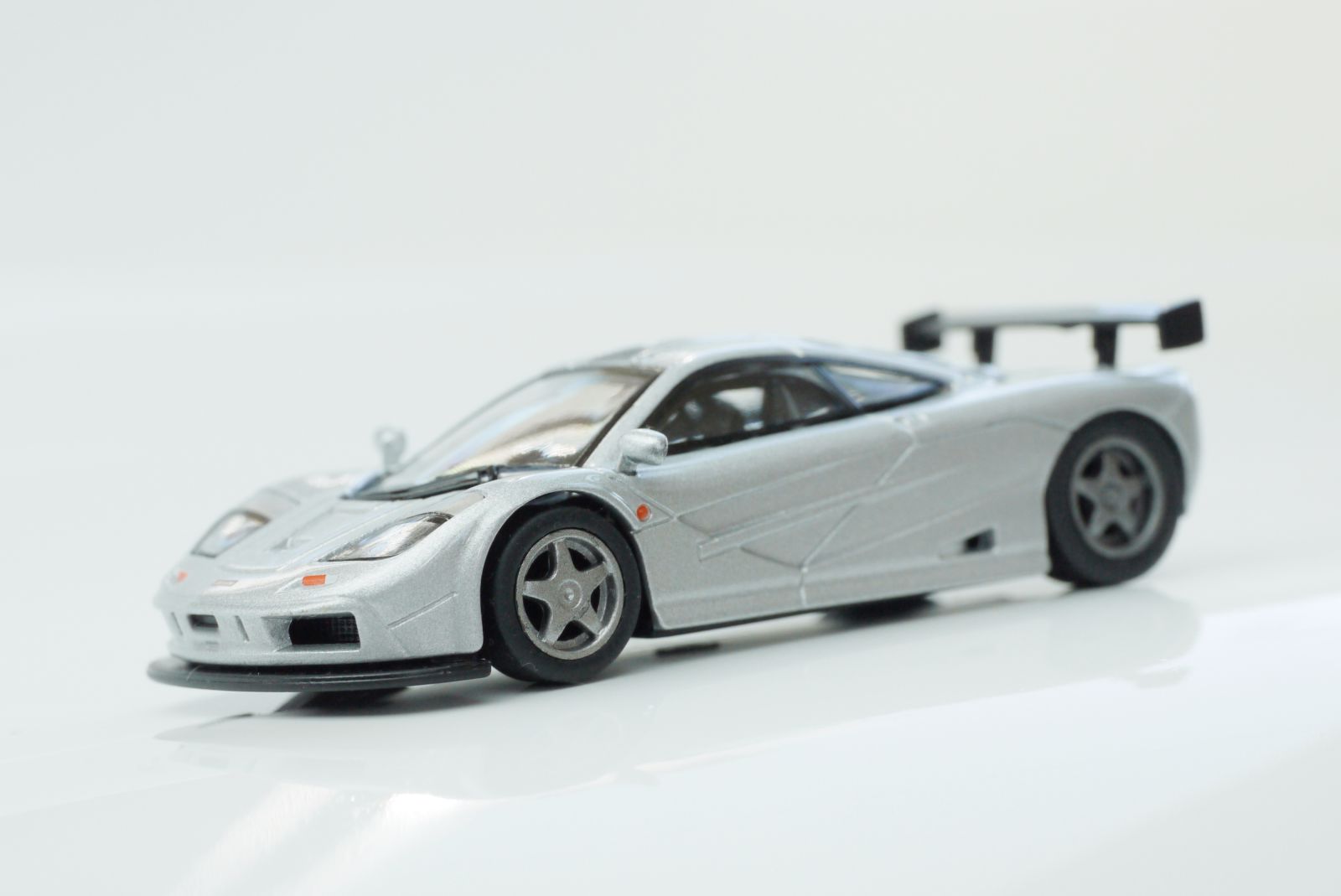 Illustration for article titled Kyosho British Sports Car collection 1/64 #77 - Project Speeding Kiwi #2 - 1995 McLaren F1 GTR