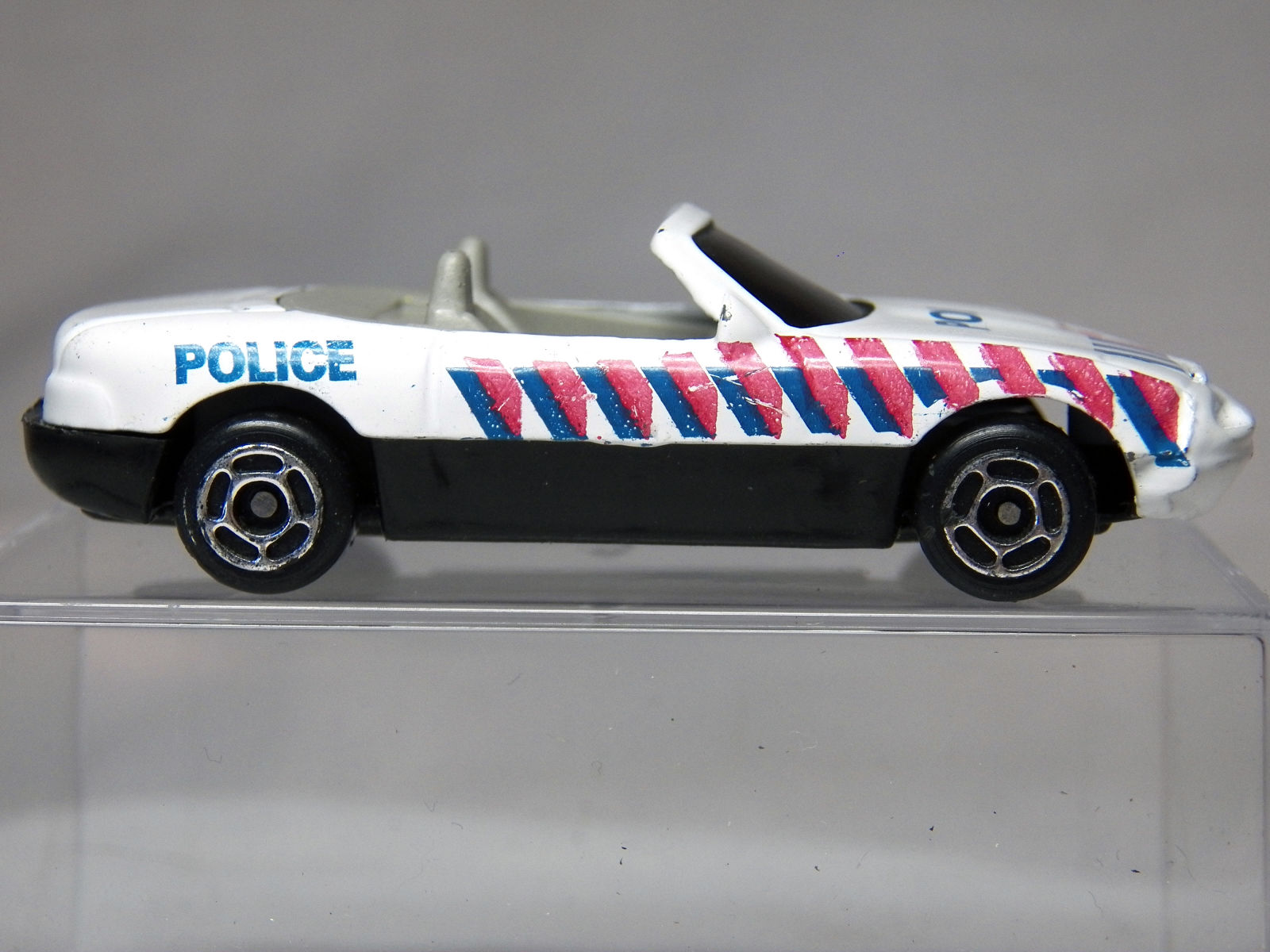 Illustration for article titled Hide the Vo5! Its the hairdresser police! 1:64 Rozzer Miata.