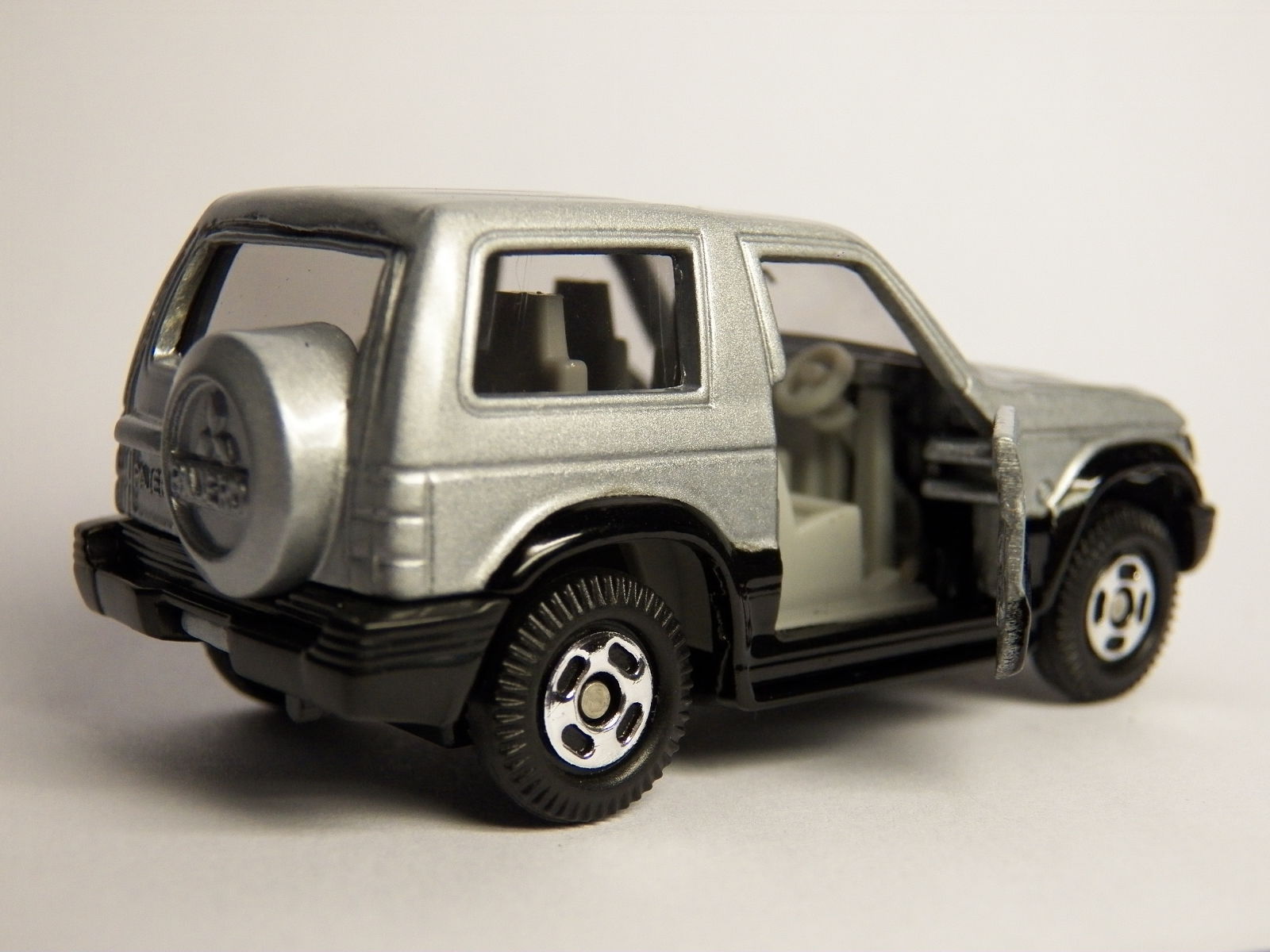 Illustration for article titled Tomica Tuesday Mitsubishi Pajero 1/61 scale