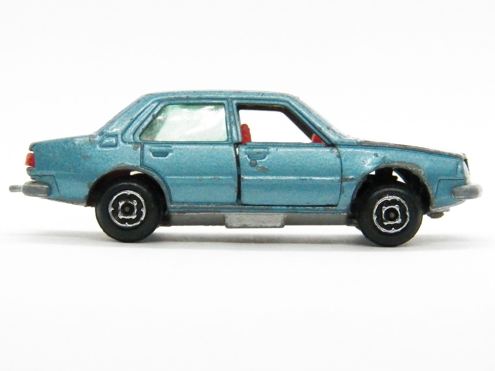 Illustration for article titled Guisval 1:64 Renault 18 GTS