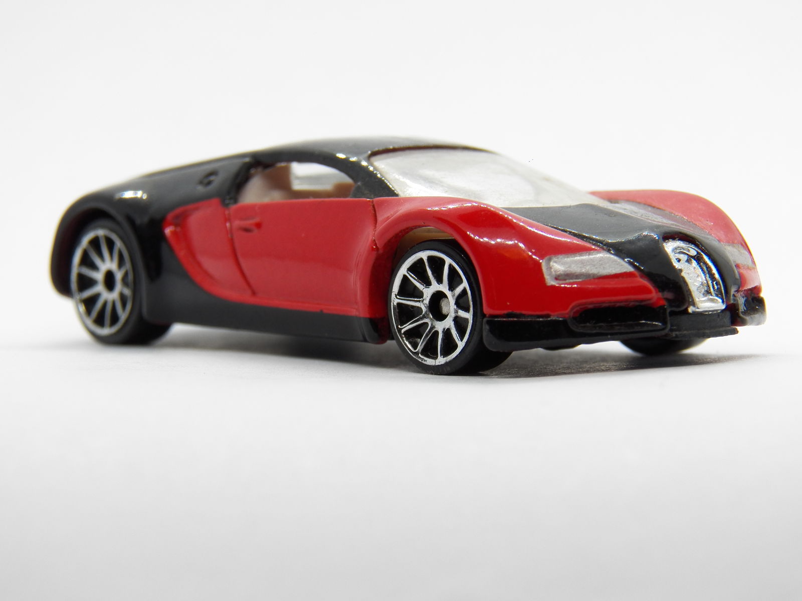 Illustration for article titled Whats in the box? Car #2 HW Bugatti Veyron