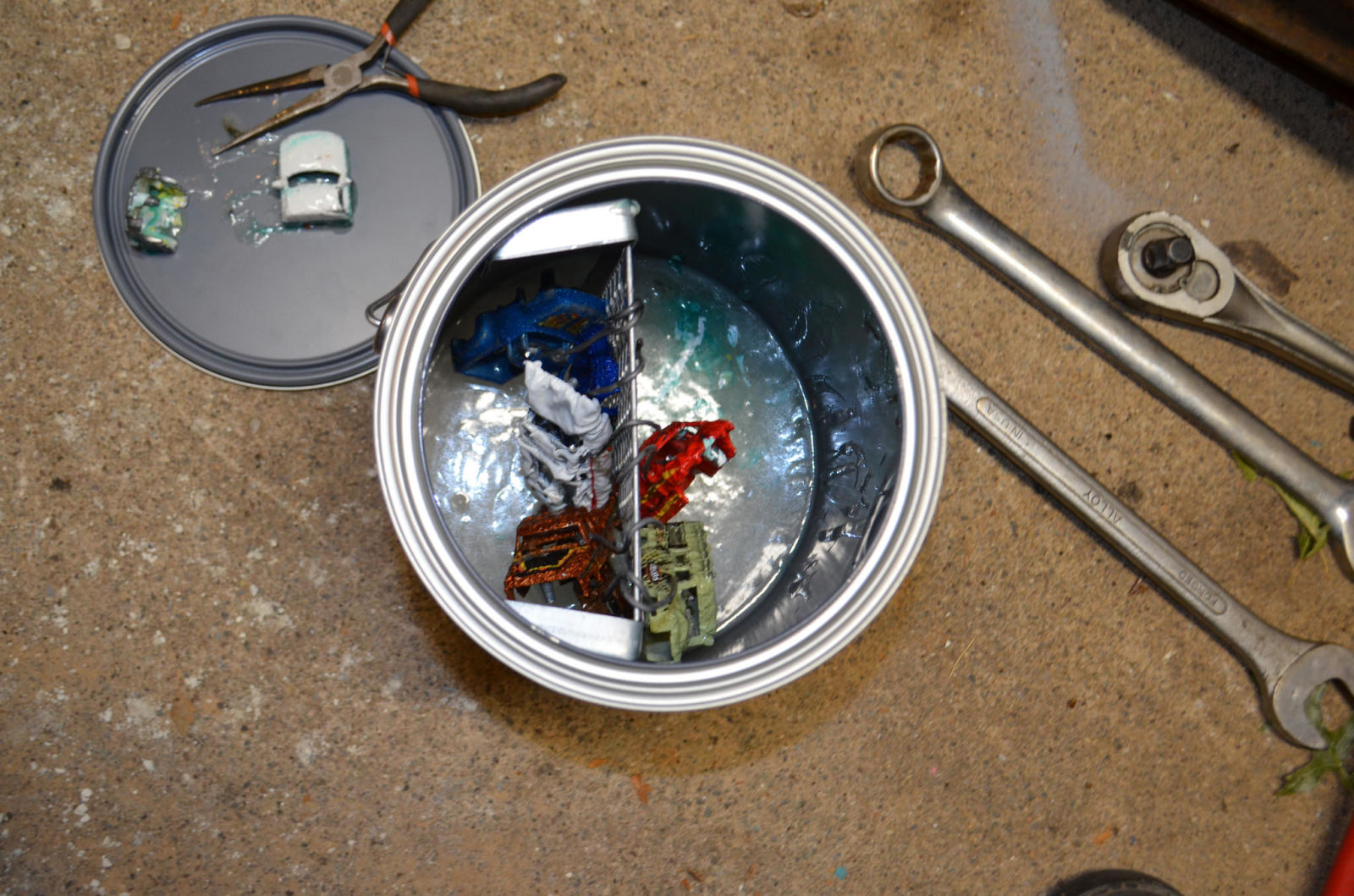 Illustration for article titled Paint Stripper containment device