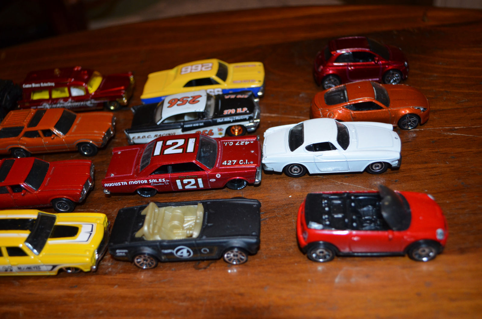The three vintage race cars were what made this lot a must-have. I don’t know why, but I became obsessed the moment I saw them.