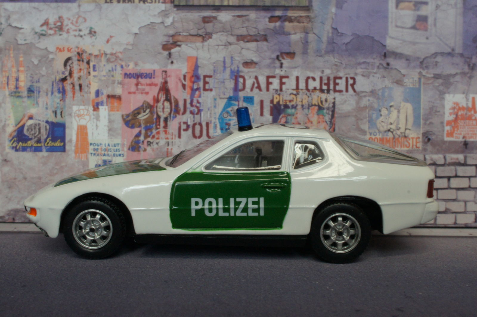 Illustration for article titled Teutonic Tuesday: Ein, zwei, Polizei!