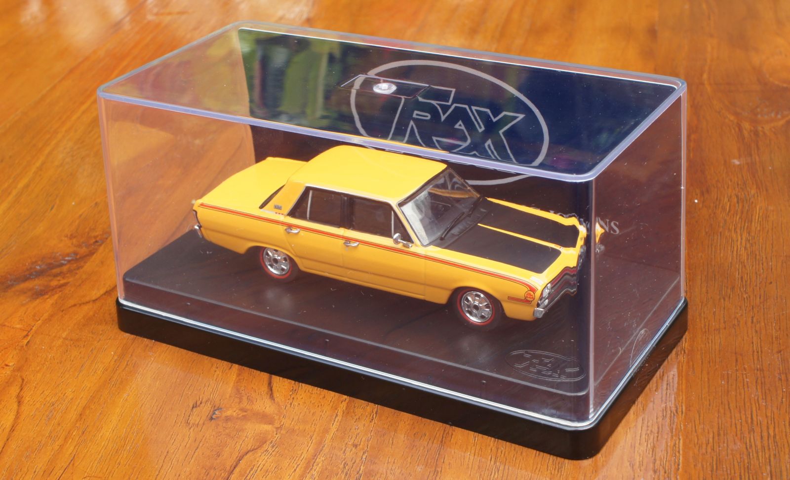 No Vaillante but a Trax 1/43 Chrysler VG Valiant Pacer Sedan. From an era it wasn’t just Ford and GM “down under”?