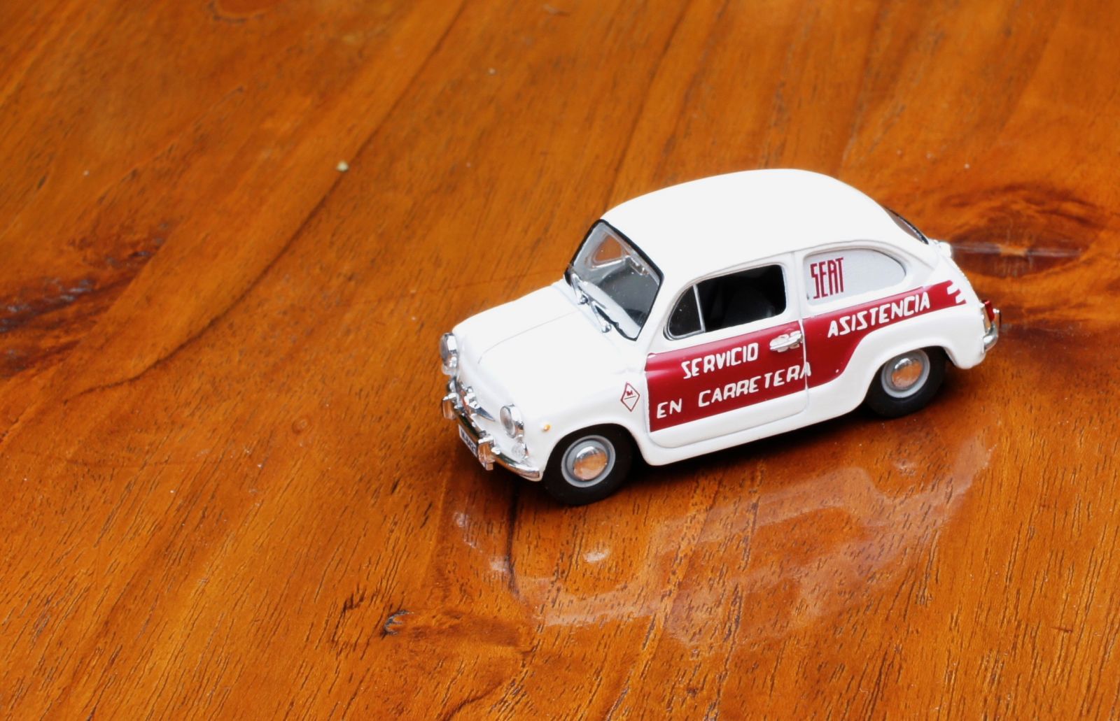 A Solido 1/43 SEAT 600 Commercial, my first Seat. Well, I had a 1:1 a long time ago. This will feature a future Spaghetti Sunday as a maintenance van for some Abarths!