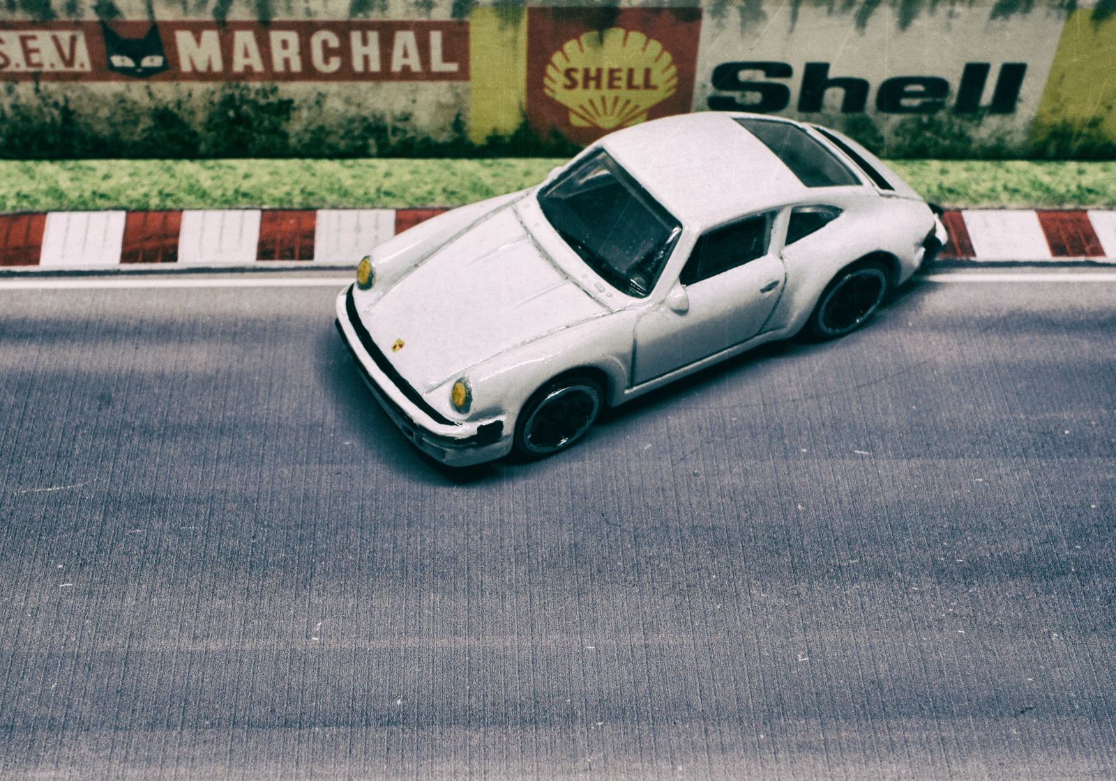 Illustration for article titled LaLD Engine Week: 6 Cylinders - Porsche 911 Carrera Customem/em