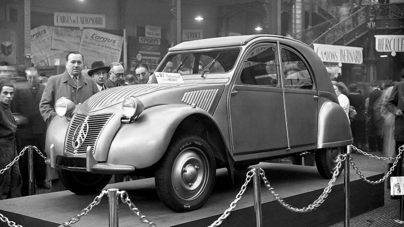 Illustration for article titled 2 Horses 70 Years: Citroën 2CV Spot