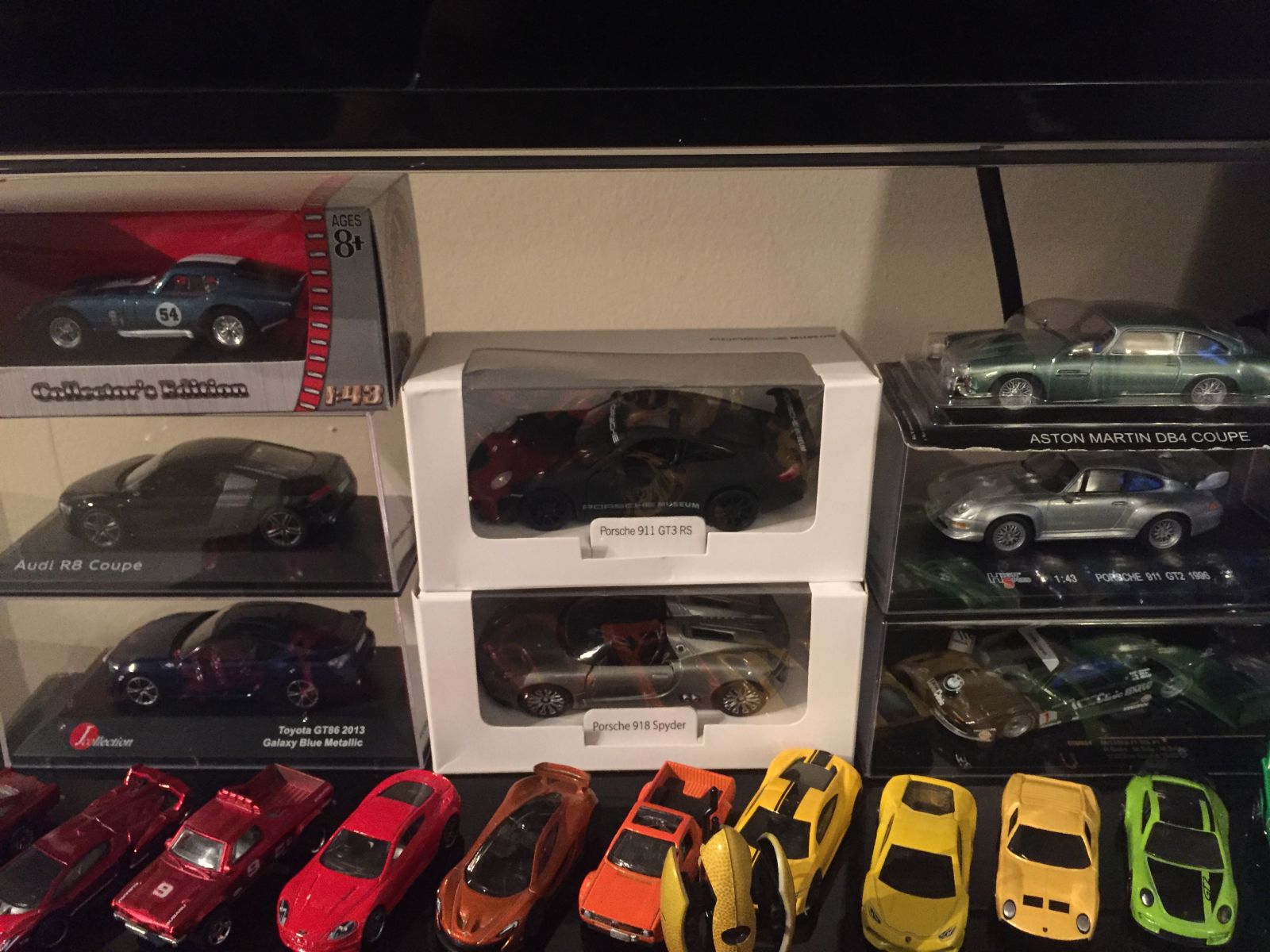 I still can’t find any cases for these 1:43 models. Anyone have ideas on where I can get empty 1:43 sized acrylic display cases like you see for the GT86 and R8? 