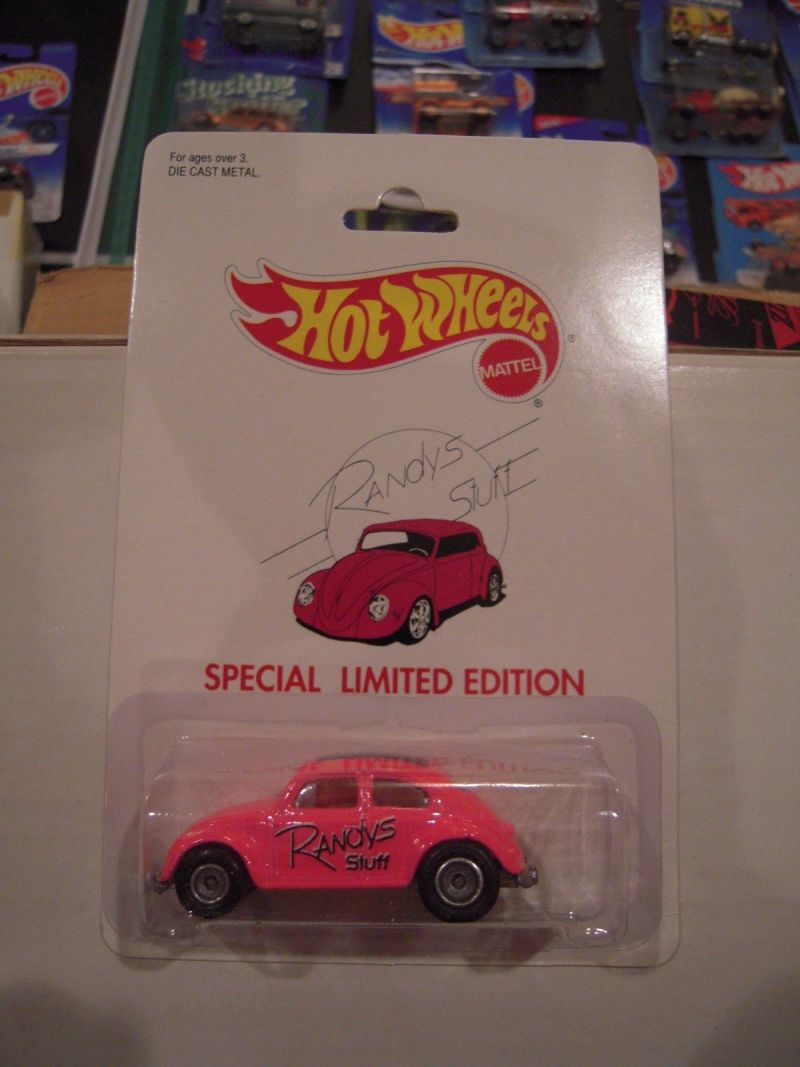 Illustration for article titled [WANT] rare Pink Beetle Hot Wheels and Pink Cadillac 1:18