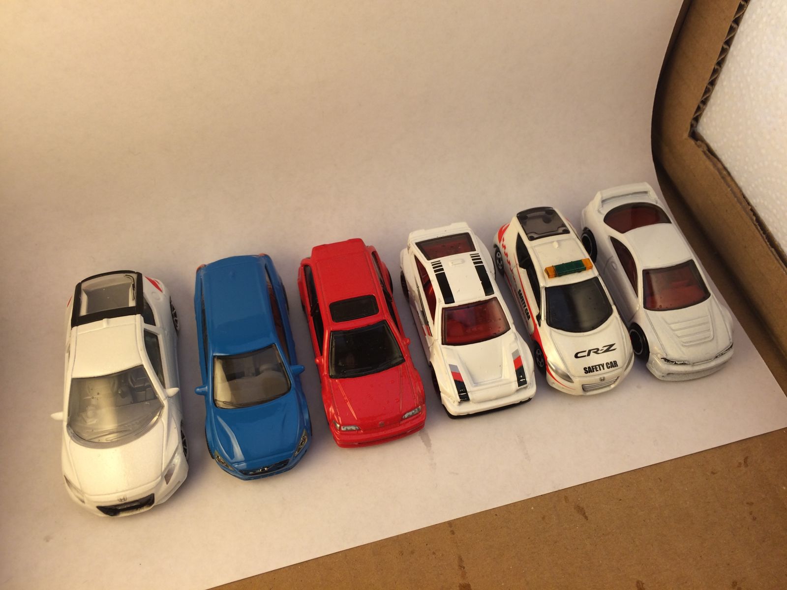 Scale comparison: Majorette is 1:55, Tomica is 1:61. All HW unlisted. 