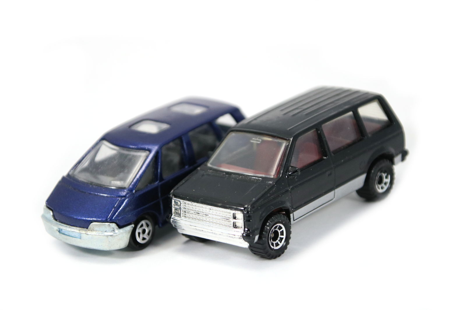 Majorette Renault Espace II and Matchbox Dodge Caravan I
