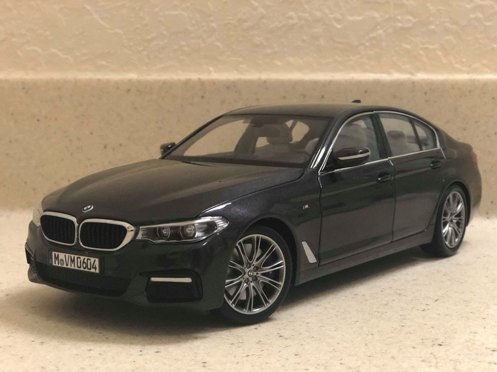 Illustration for article titled Kyosho 1/18 2017 BMW 540i M-Sport (G30): the LaLD review