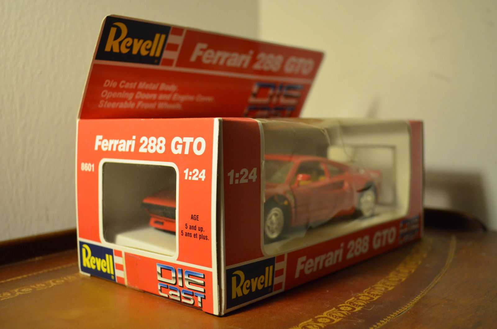 Illustration for article titled Ferrari Friday: Never Opened 1988 Revell 1:24 Ferrari 288 GTO