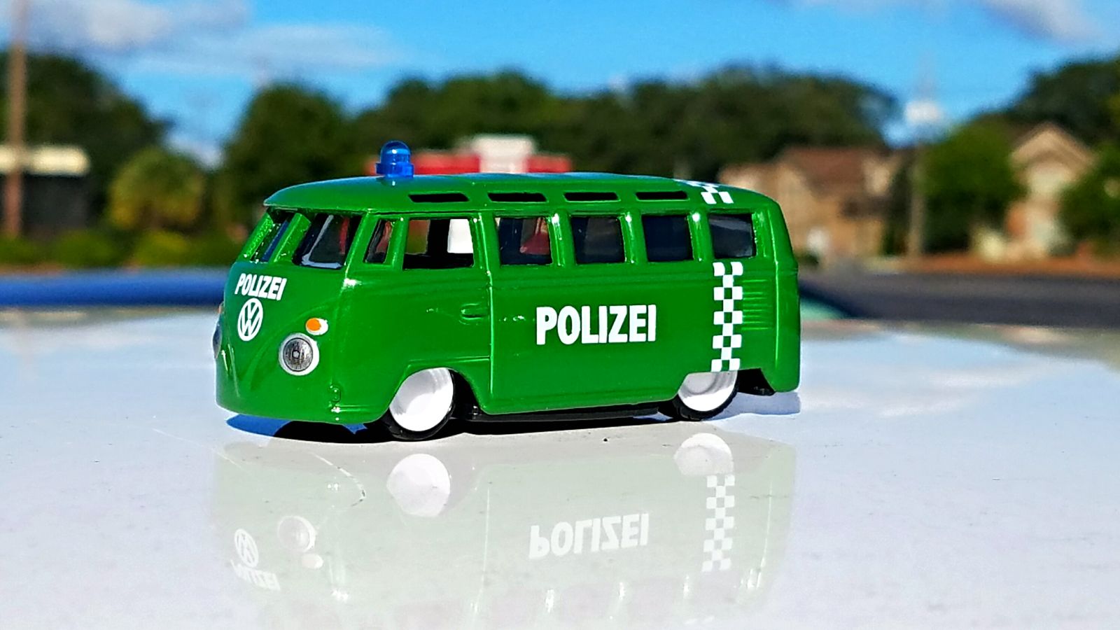 Illustration for article titled Teutonic Tuesday: Ach nein! Es ist die Polizei!em/em