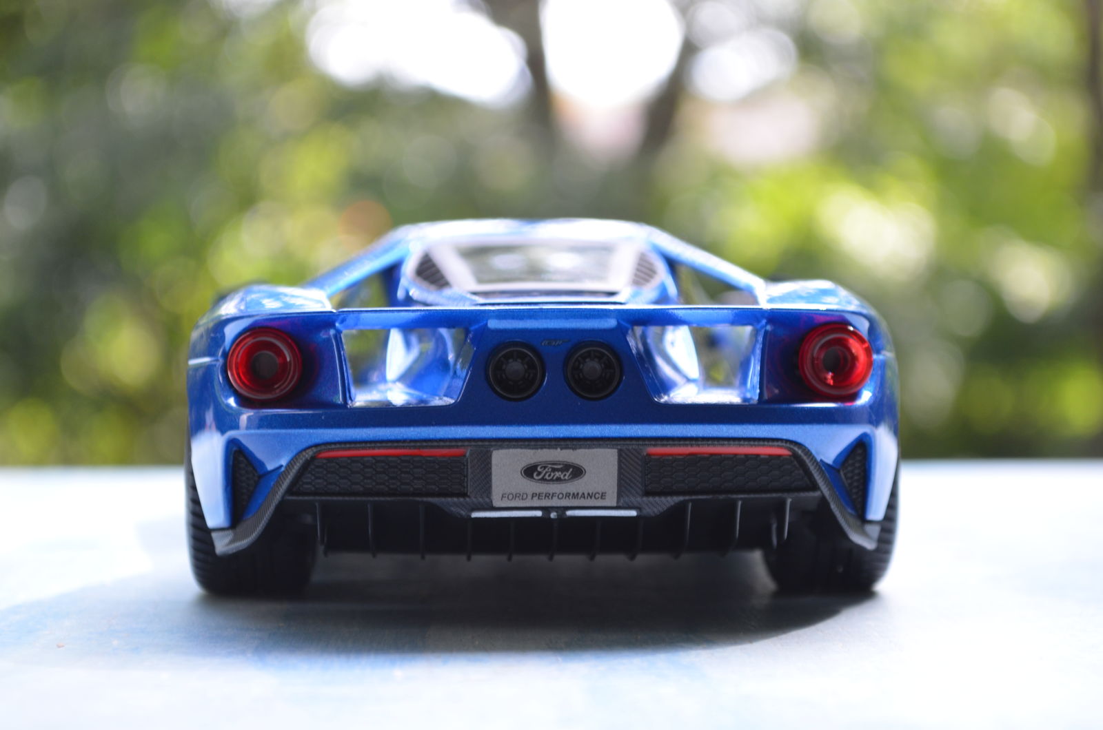 Illustration for article titled LALD Car Week Day 3: 1/18 Liquid Blue Ford GT