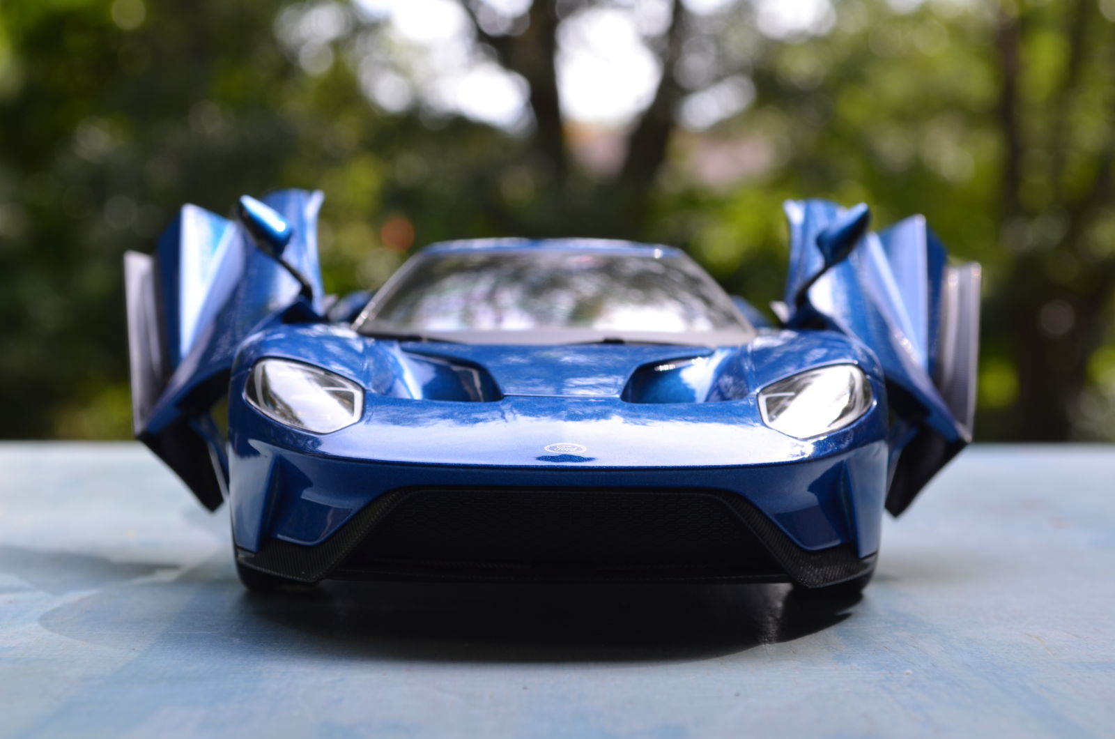 Illustration for article titled LALD Car Week Day 3: 1/18 Liquid Blue Ford GT