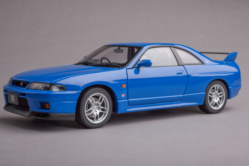 Illustration for article titled 1/18 AutoArt Nissan Skyline GT-R (R33) LM Limited