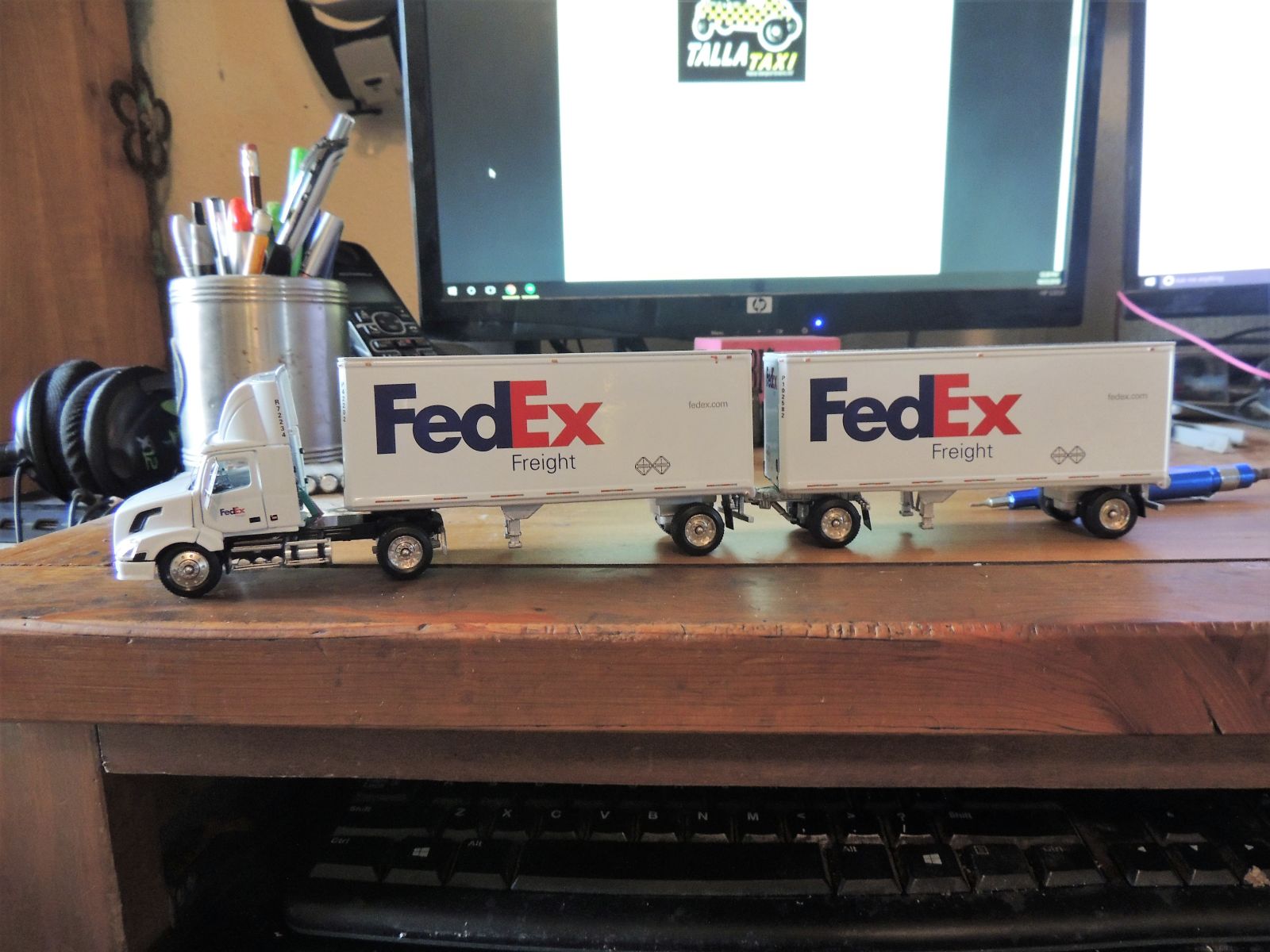 Illustration for article titled Review of Winross FedEx Truck
