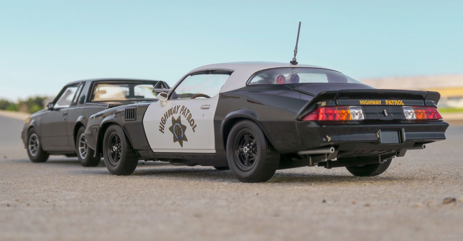 Illustration for article titled California Highway Patrol 79’ Z/28 in 1/18 Scale by GreenLight. Short Review.