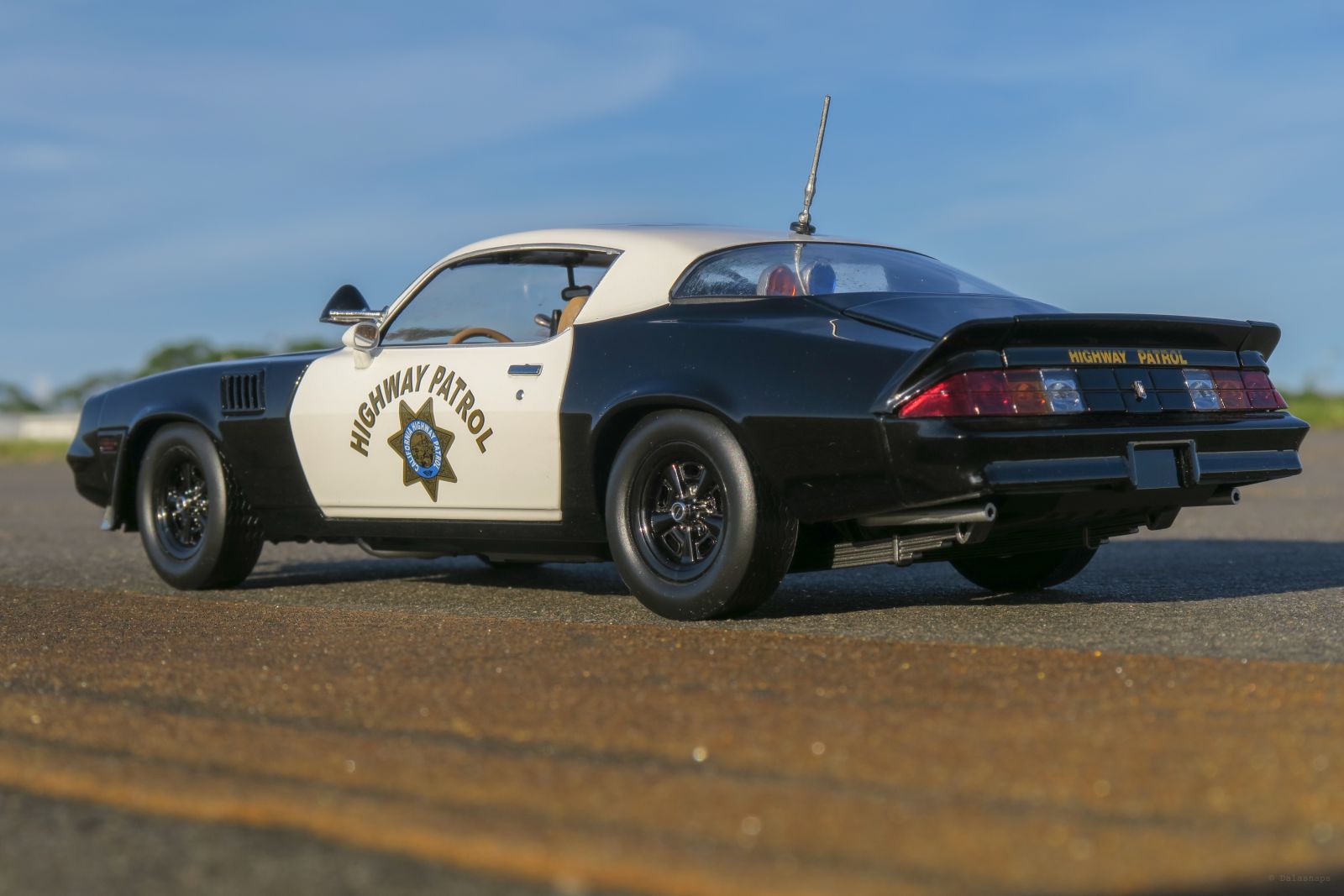 Illustration for article titled California Highway Patrol 79’ Z/28 in 1/18 Scale by GreenLight. Short Review.