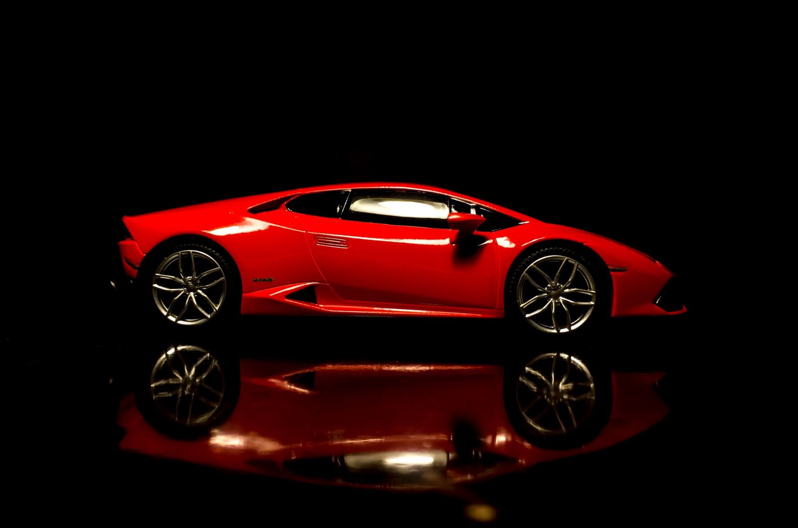 Illustration for article titled Just a red Huracan.