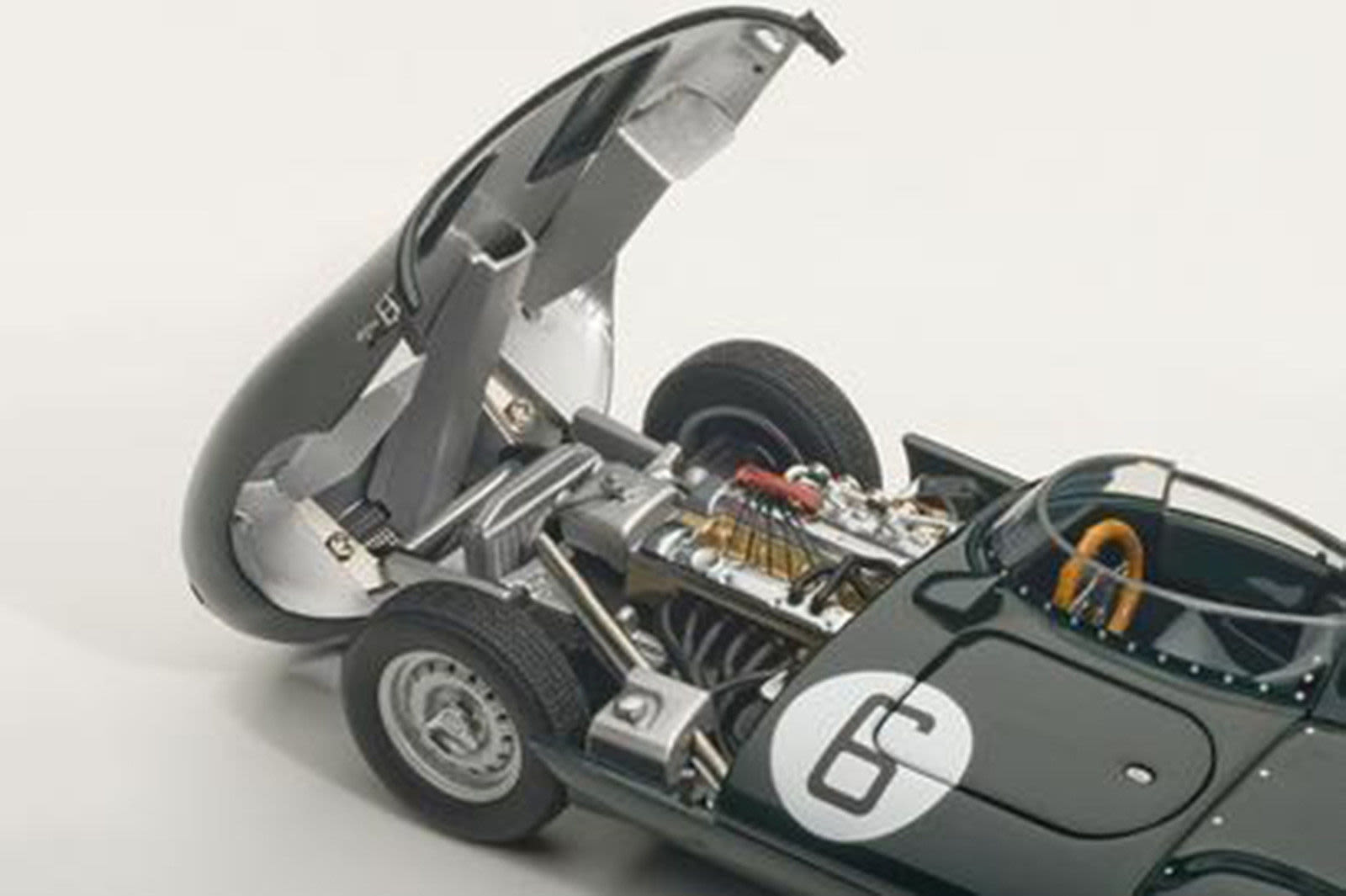 Illustration for article titled For $139, Will This AutoArt 1955 Jaguar D Type Race To Victory?