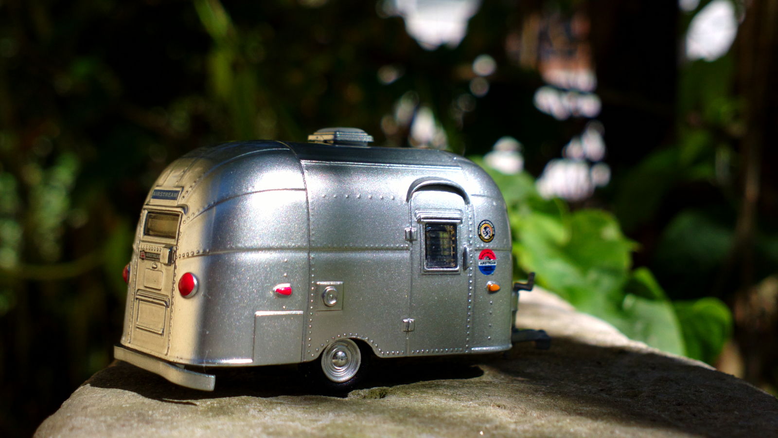 Illustration for article titled Weekend? Lets hitch the Airstream and go!