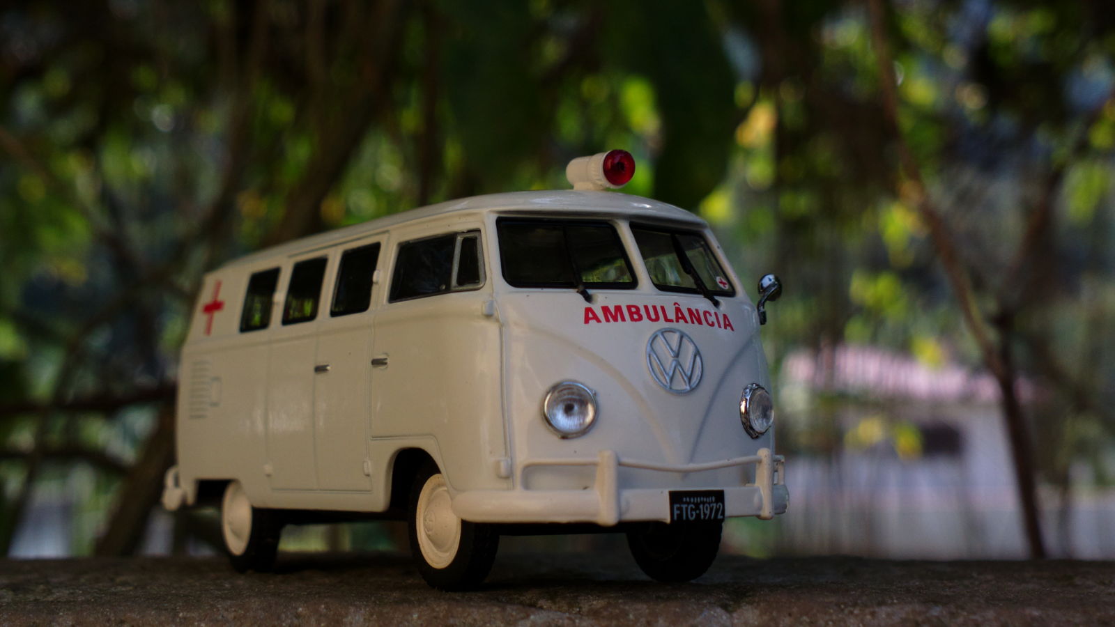 Illustration for article titled VW Bus Bonanza 2/5 - VW Kombi 1200 Ambulance