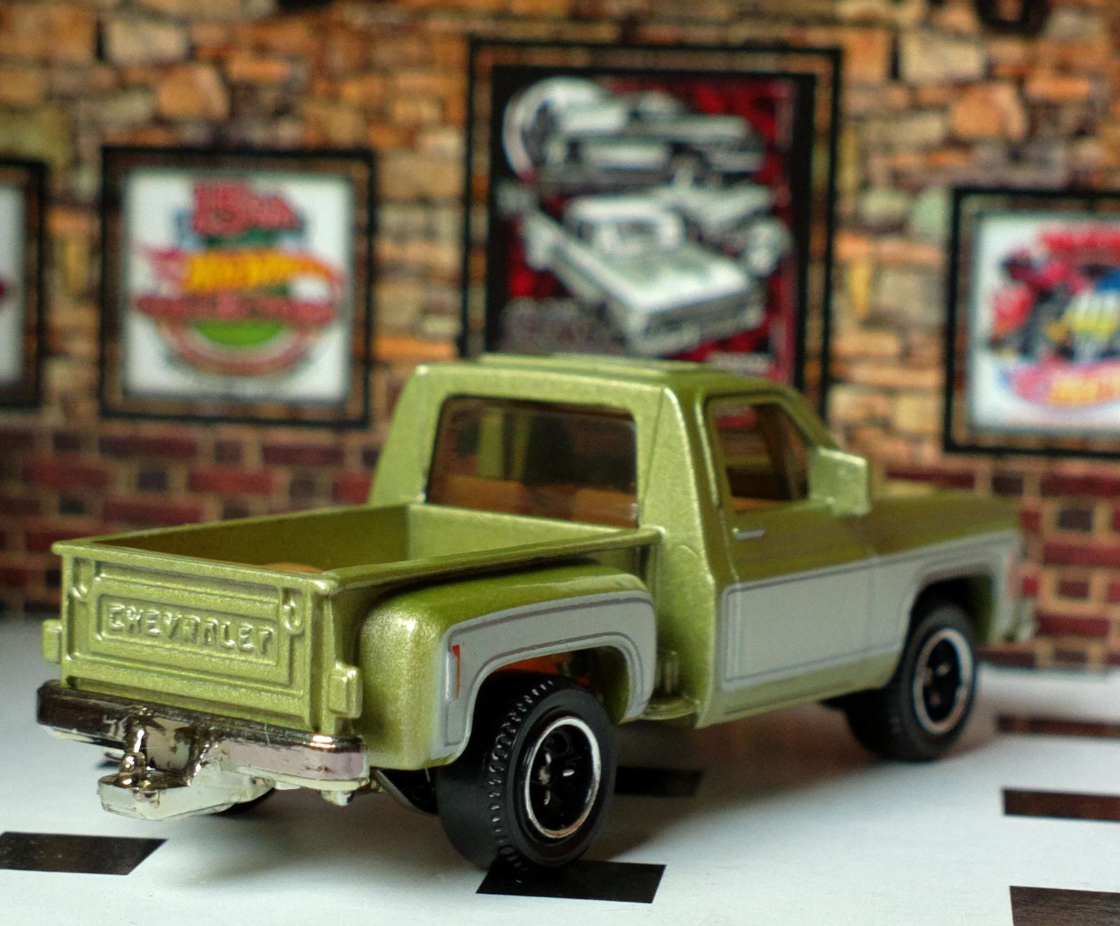 Illustration for article titled Truckin Tuesday - 1975 Chevy Stepside Truck (and bonus bugs)
