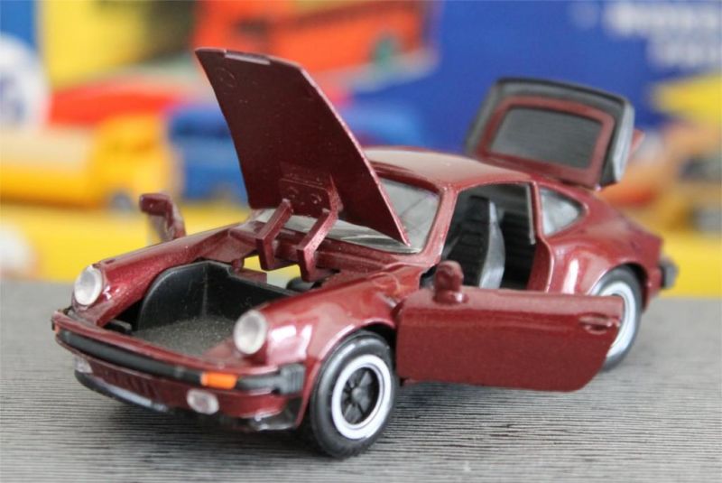 Illustration for article titled [REVIEW] NZG Porsche 911/930 Turbo 1:43