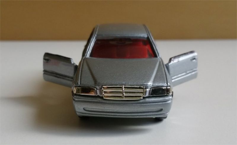 Illustration for article titled [REVIEW] Tomica Mercedes-Benz C-Class (W202)