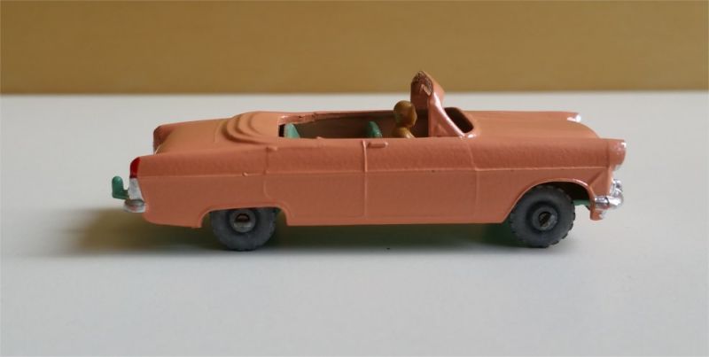 Illustration for article titled [REVIEW] Lesney Matchbox Ford Zodiac Convertible - A Different One