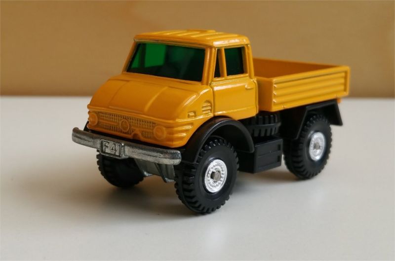 Illustration for article titled [REVIEW] Tomica Mercedes-Benz Unimog