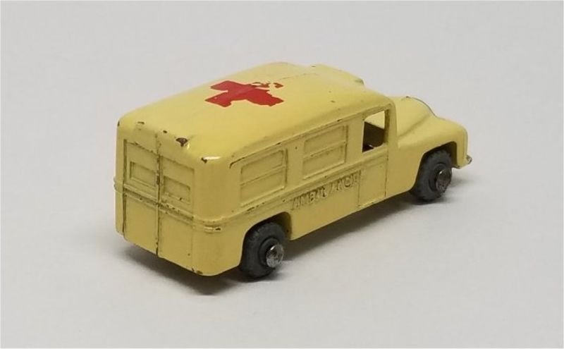 Illustration for article titled [REVIEW] Lesney Matchbox Daimler Ambulance