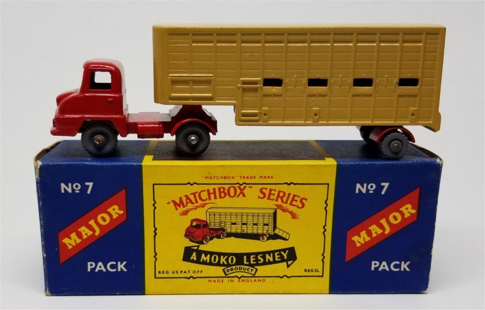 Illustration for article titled Surprise Saturday - Lesney Matchbox Major Pack Ford Thames Trader and Jennings Cattle Trailer