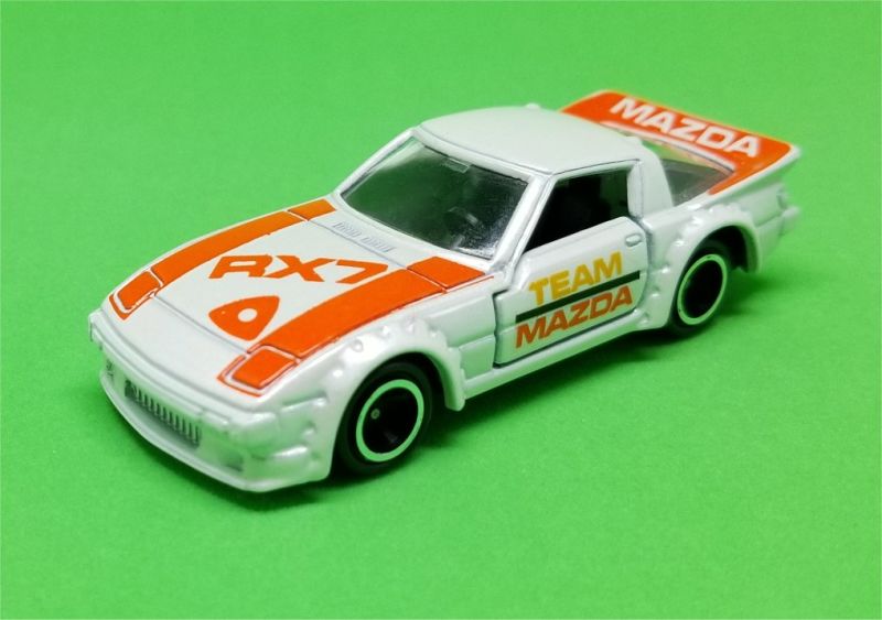 Illustration for article titled [REVIEW] Tomica Mazda Savanna RX-7 Racing