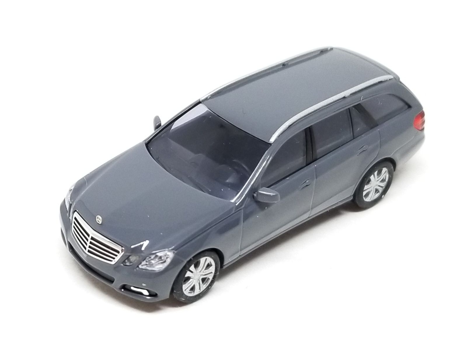 Illustration for article titled Surprise Saturday: Busch HO Scale Mercedes-Benz E-Class Wagon