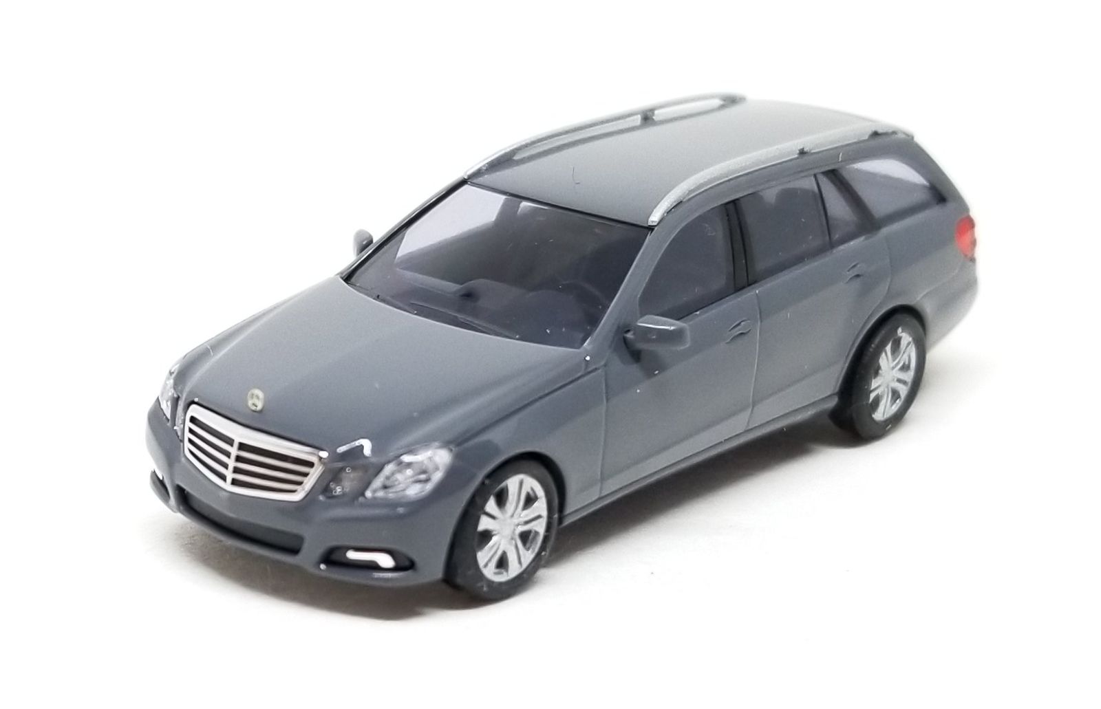 Illustration for article titled Surprise Saturday: Busch HO Scale Mercedes-Benz E-Class Wagon