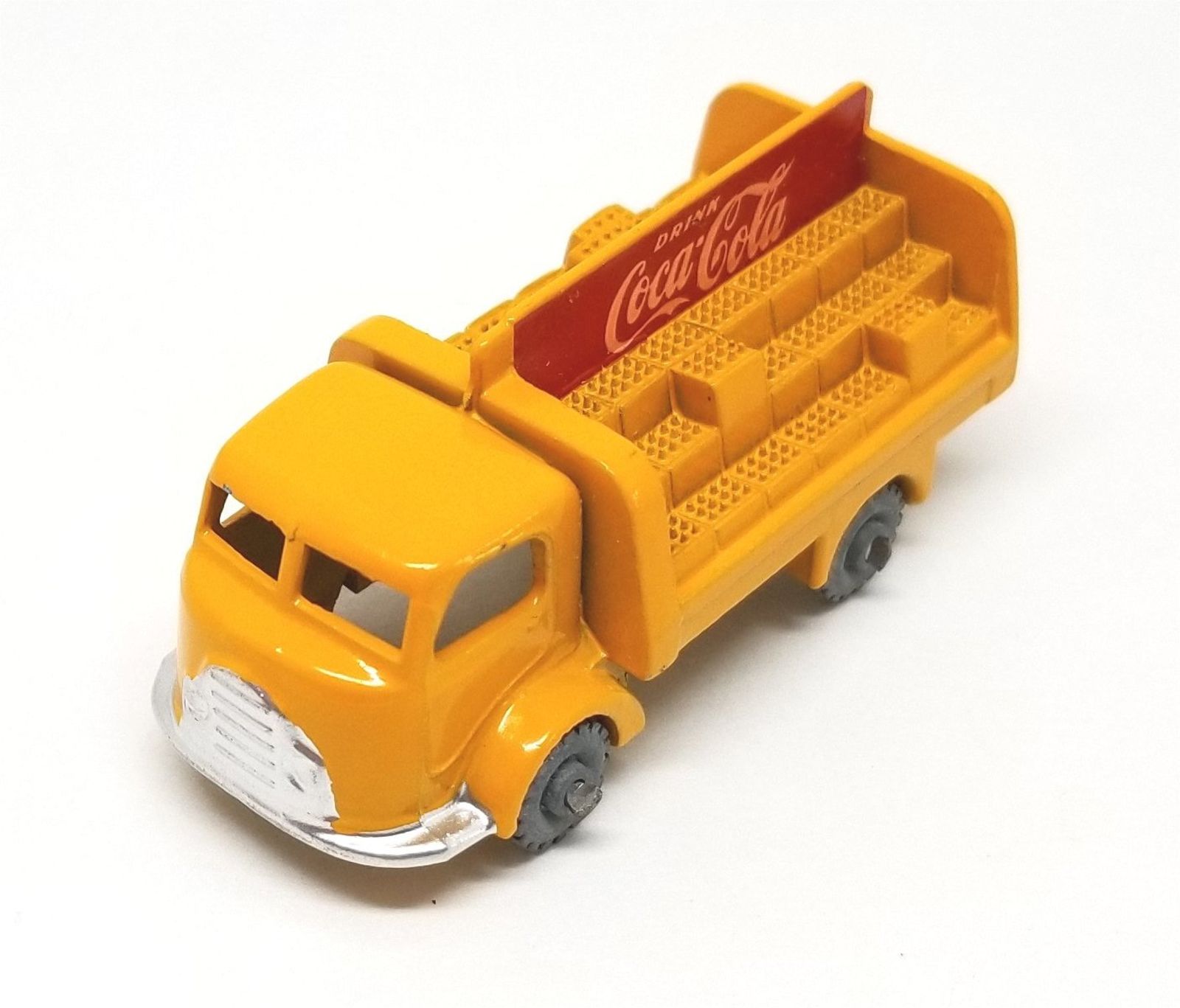 Illustration for article titled [REVIEW] Lesney Matchbox Karrier Bantam 2 Ton Coca-Cola Truck