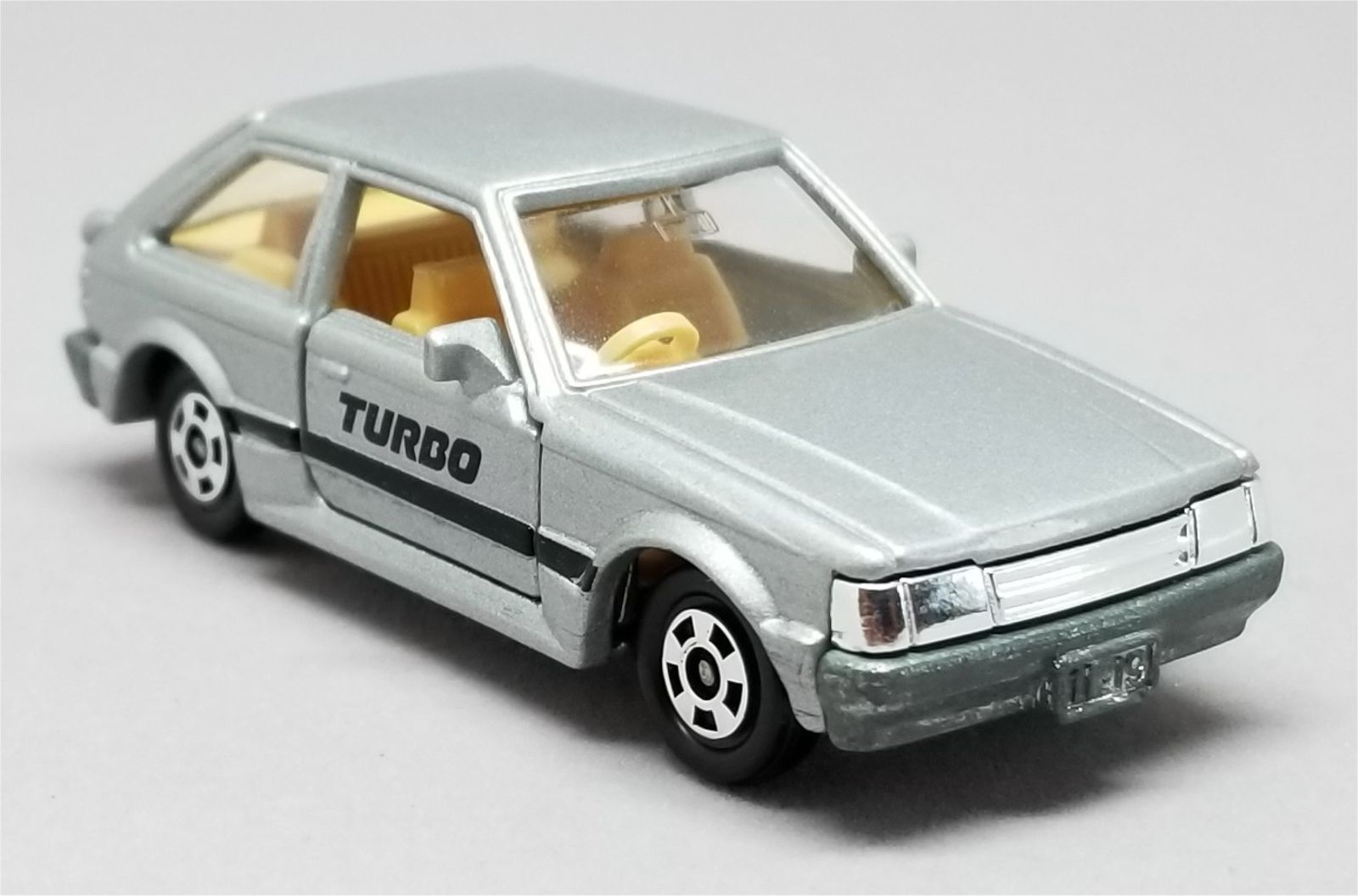 Illustration for article titled [REVIEW] Tomica Mazda Familia 1500XG Turbo