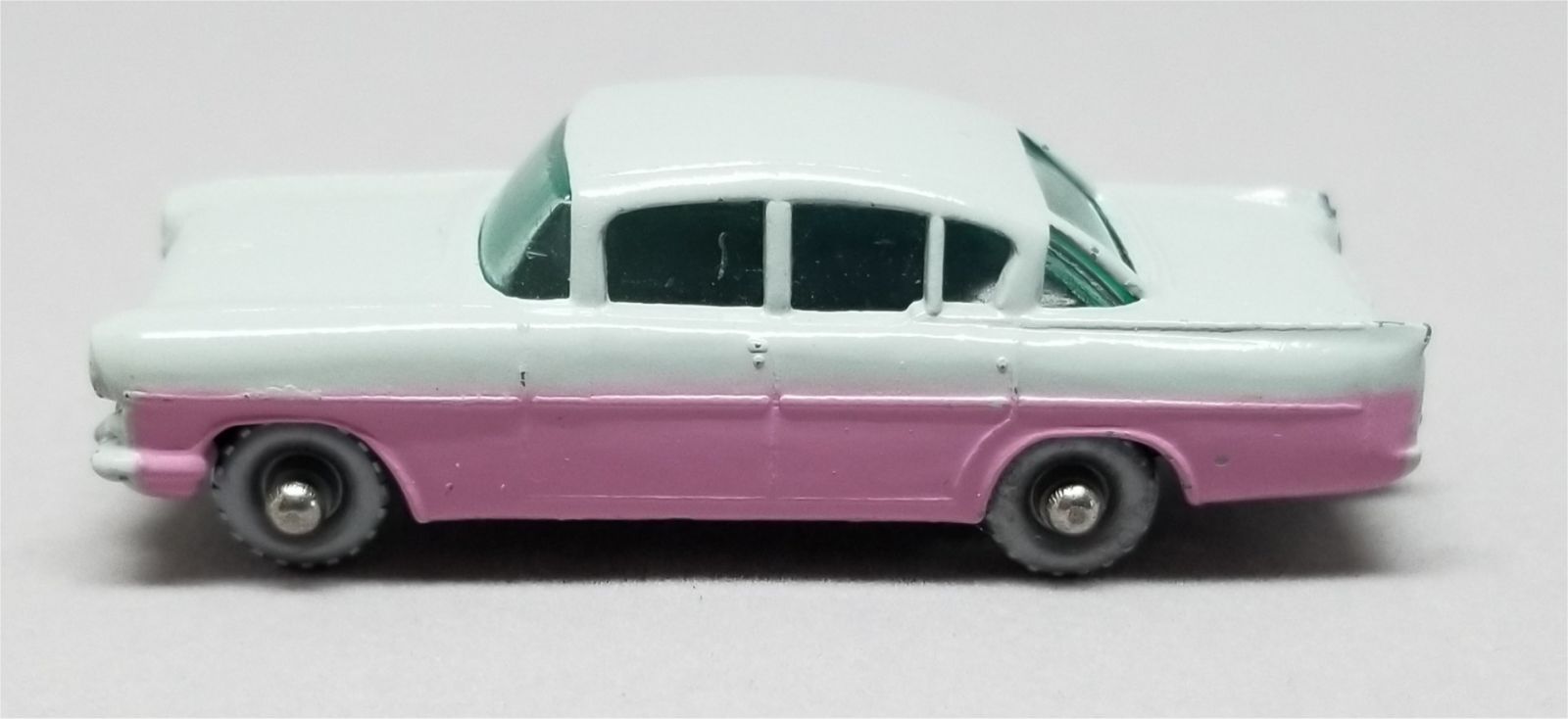 Illustration for article titled [REVIEW] Lesney Matchbox 1958 Vauxhall Cresta (another one)