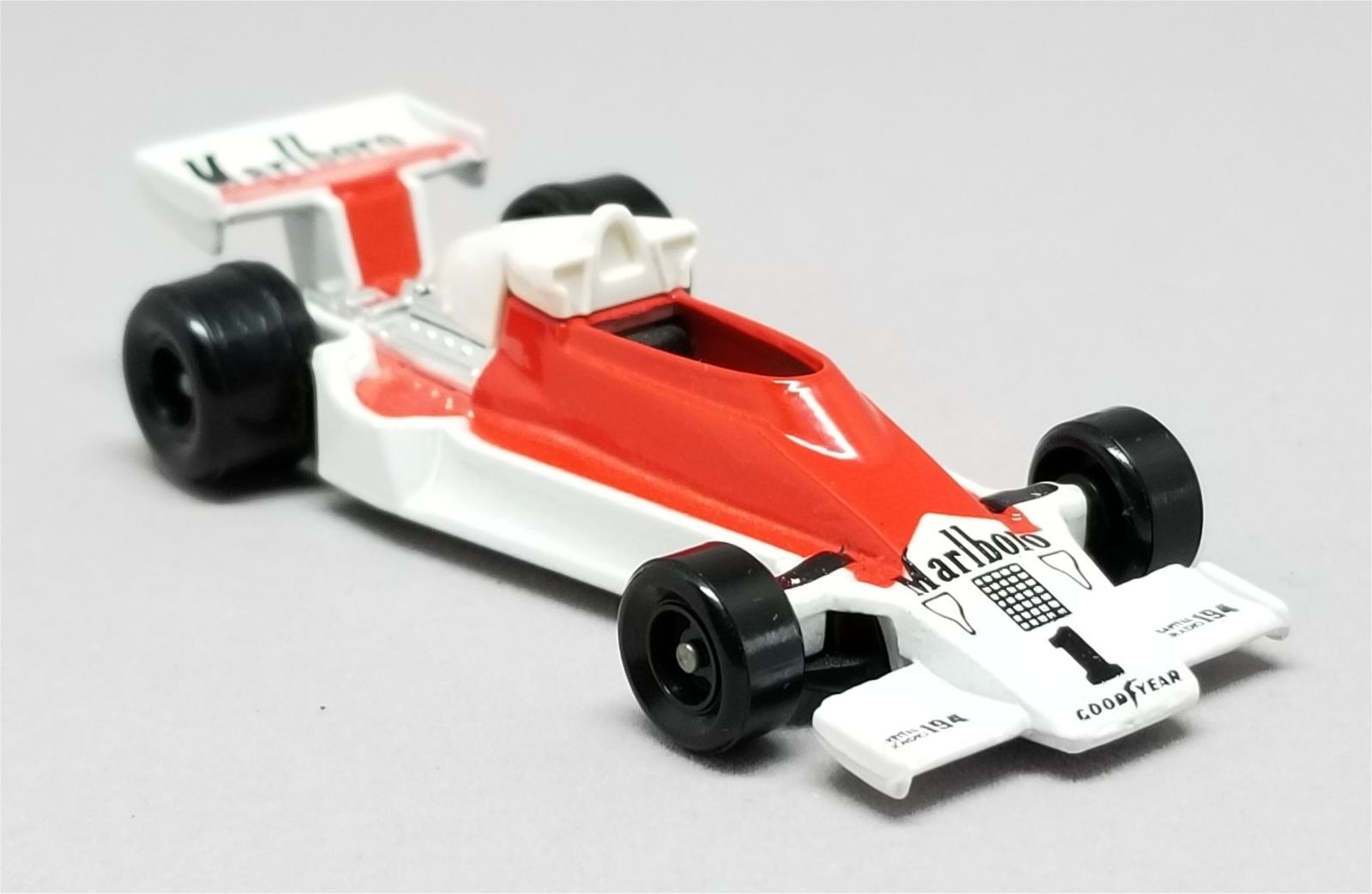 Illustration for article titled [REVIEW] Tomica McLaren M26 Ford